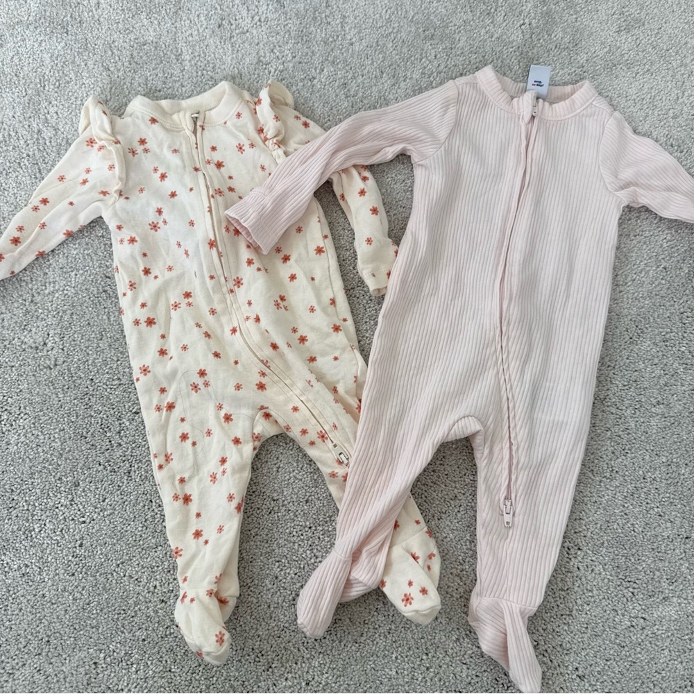Old navy footie pajamas